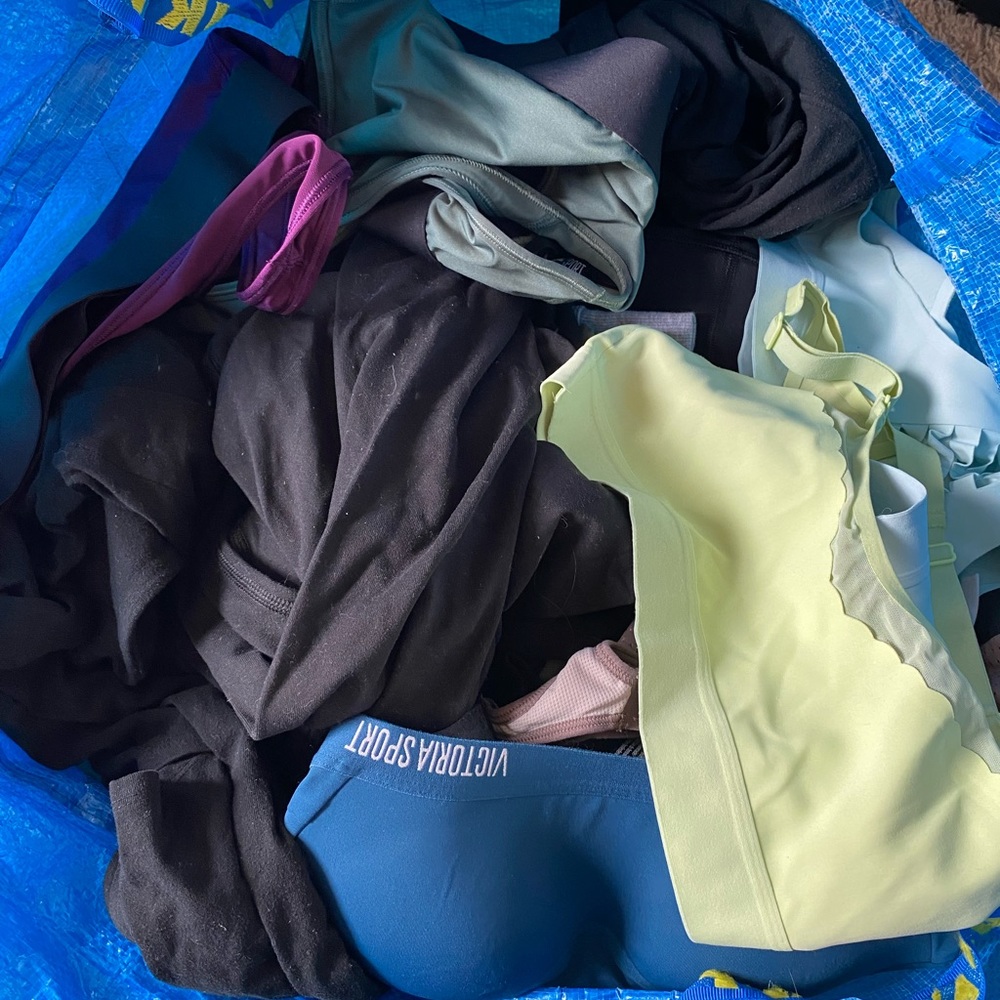 18 ITEMS Bag of Victoria Sport Clothes